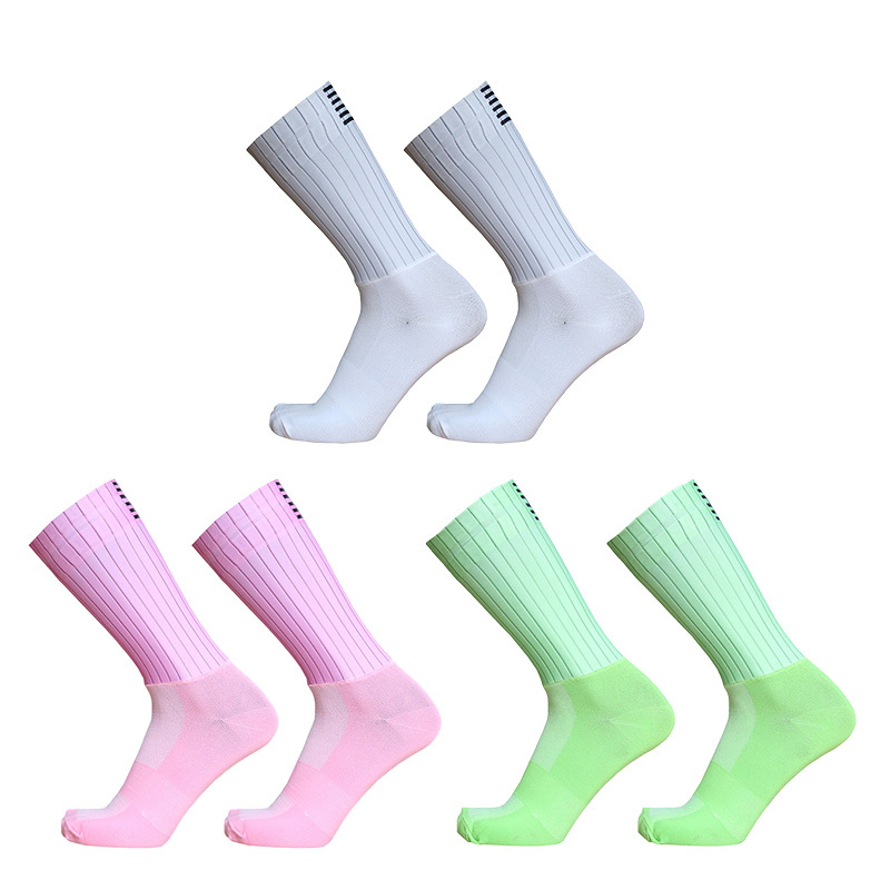 Sock Garter Men - 2026年新作：プロ仕様の滑り止め加工を施した、シームレスなシリコン素材のサイクリング用ソックス。ロードバイクやランニングにも最適。