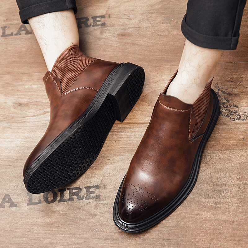 Men Formal Wear With Boots - ハイカットの革靴は、男性用のブローグレトロな英国風ビジネスシューズや若者向けのフォーマルウェア、カジュアルシューズのトレンドとして多用途に使えます。